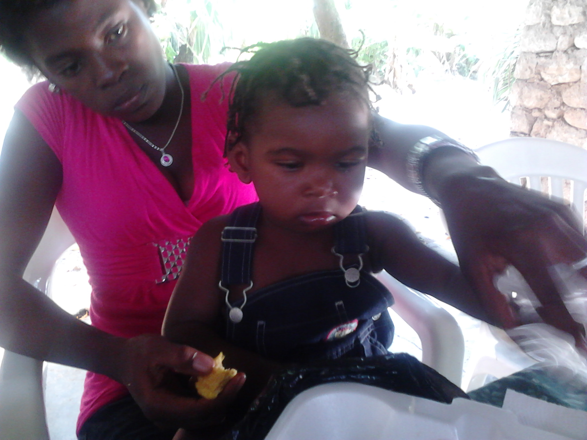 Reunificación familiar en el campamento post-catástrofe de Haití