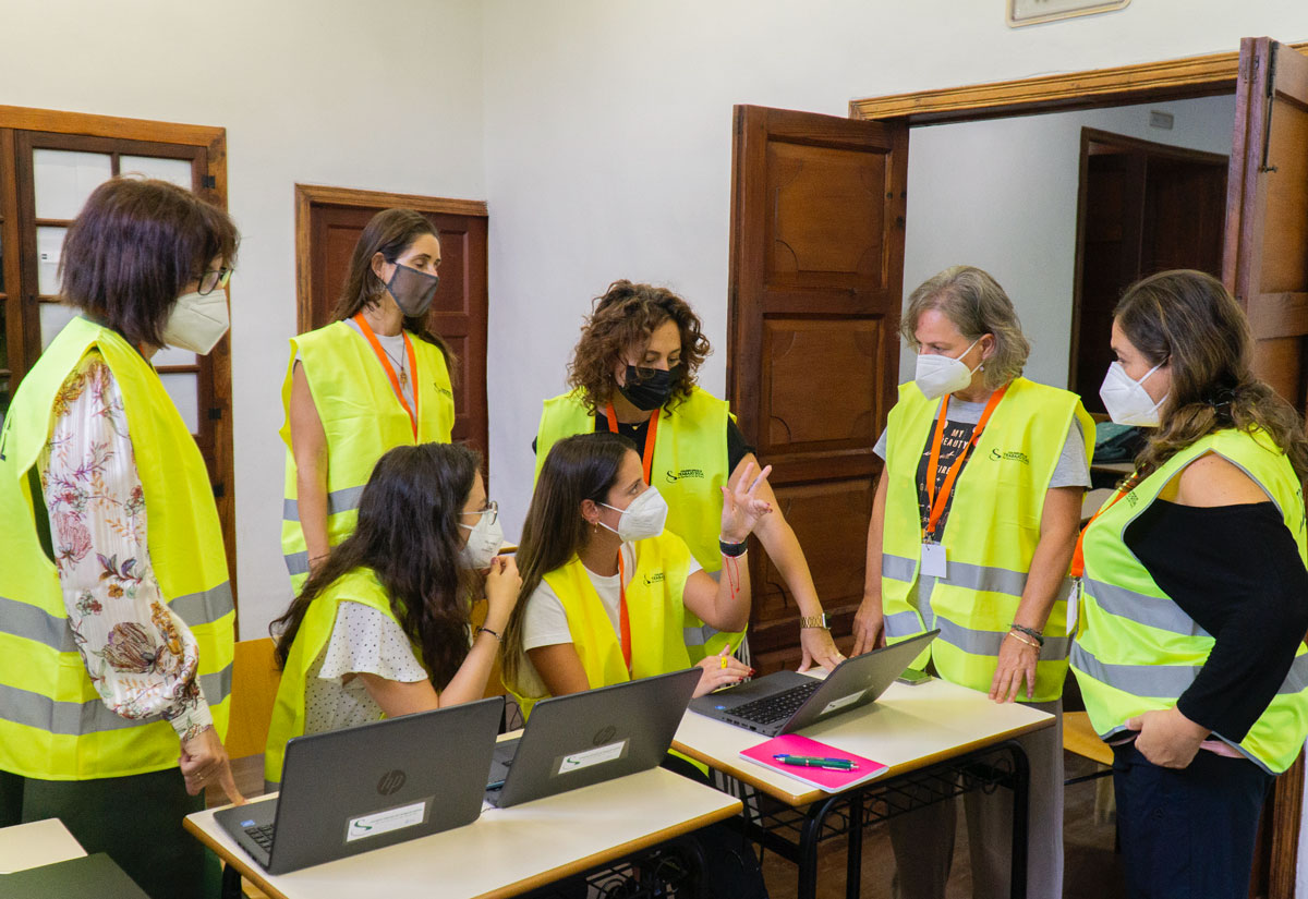 Trabajo social en el volcán de la isla de La Palma